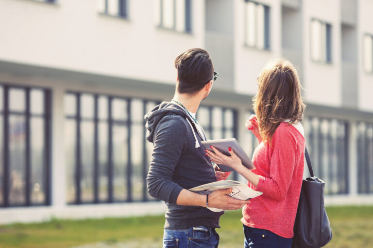 couple searching for an apartment